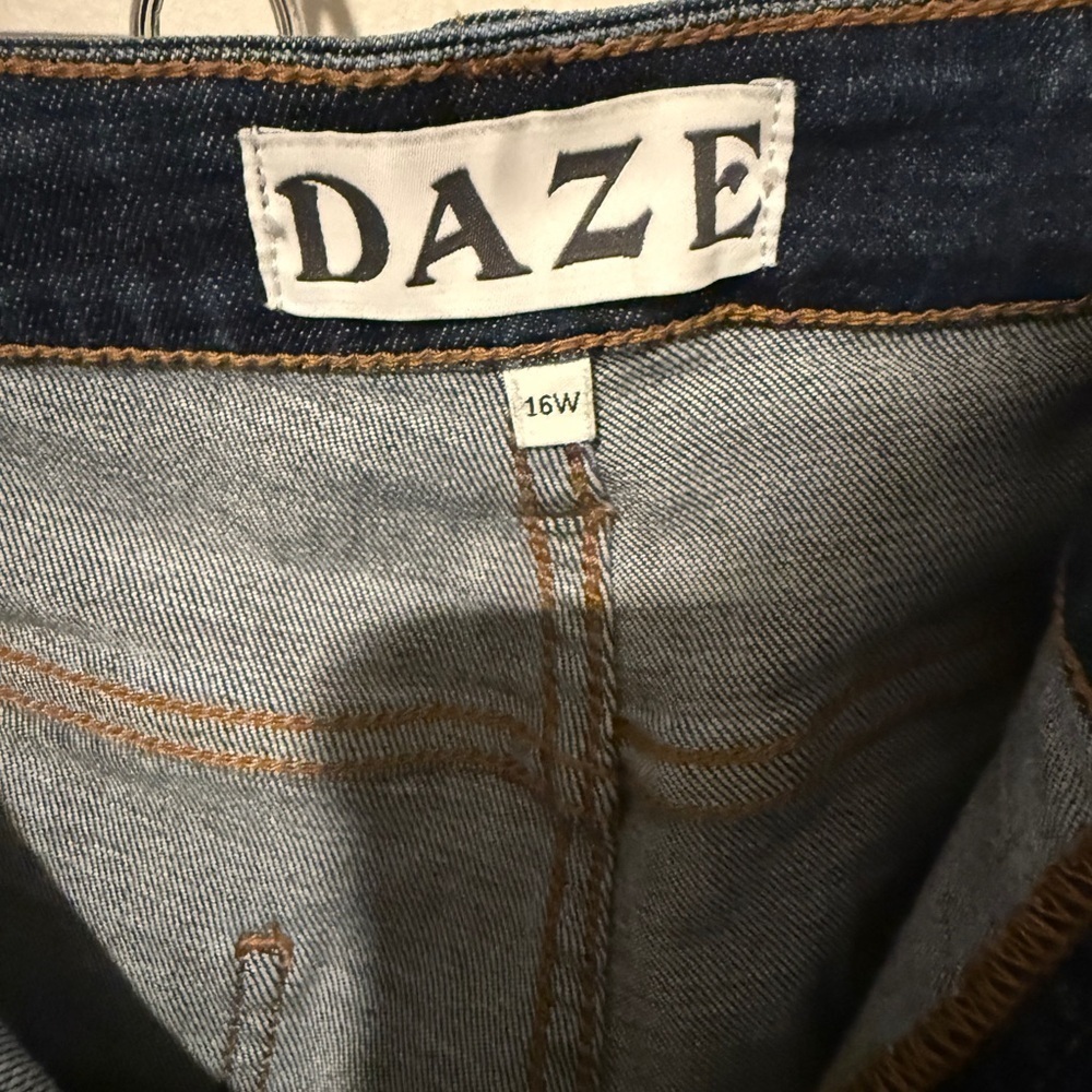 Daze Denim Distressed Mid Rise Straight Leg Jeans – Dark Wash Size 16W - Picture 4 of 8